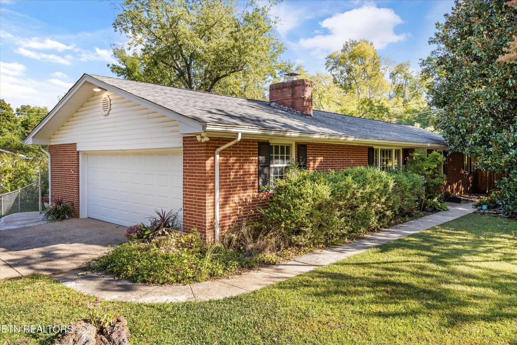 Photo of 124 S Martinwood Rd, Knoxville, TN 37923 (MLS # 1317257)