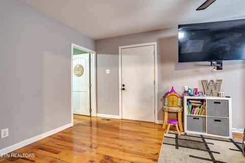 Tiny photo for 721 N Charles G Seivers Blvd, Clinton, TN 37716 (MLS # 1345013)
