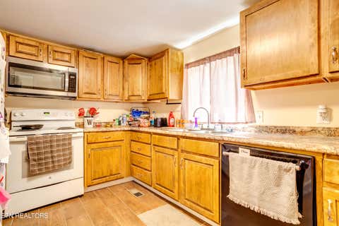 Tiny photo for 721 N Charles G Seivers Blvd, Clinton, TN 37716 (MLS # 1345013)