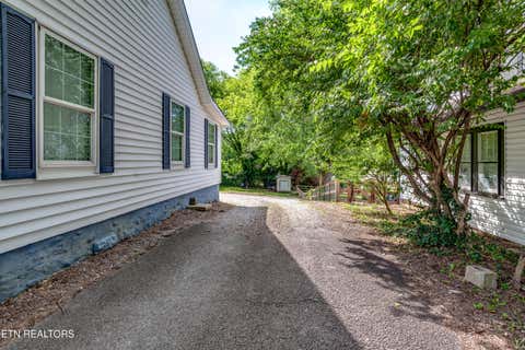 Tiny photo for 721 N Charles G Seivers Blvd, Clinton, TN 37716 (MLS # 1345013)