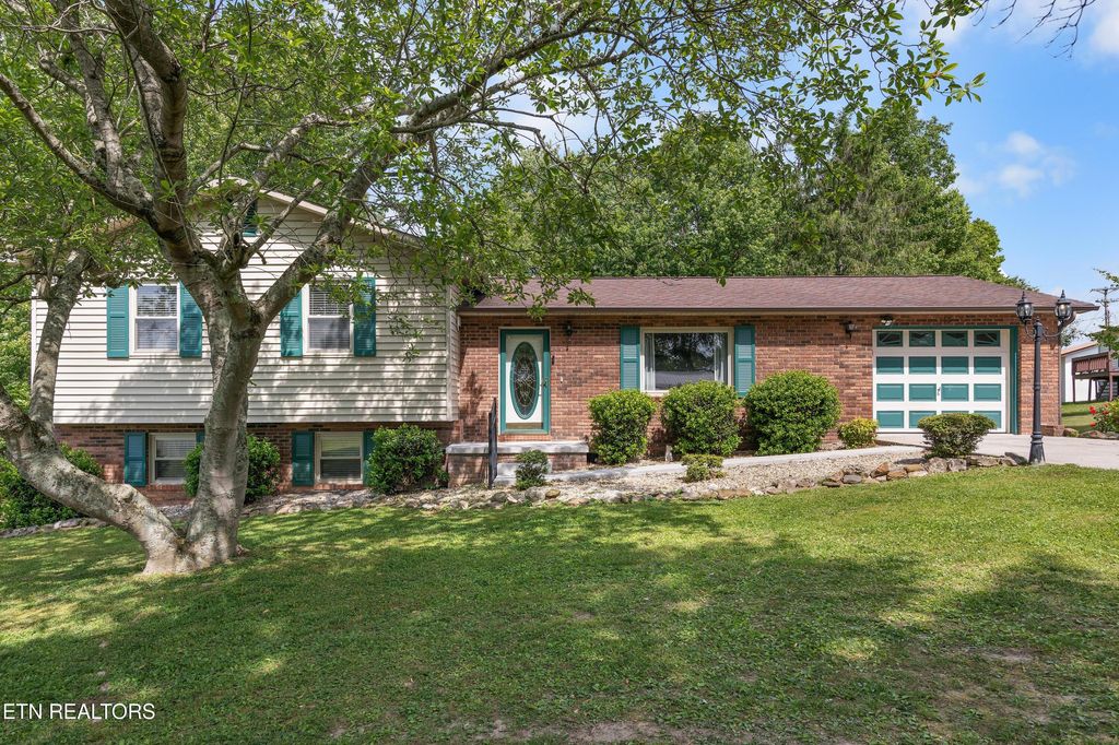 Photo of 112 Shannon Rd, Jacksboro, TN 37757 (MLS # 1339775)