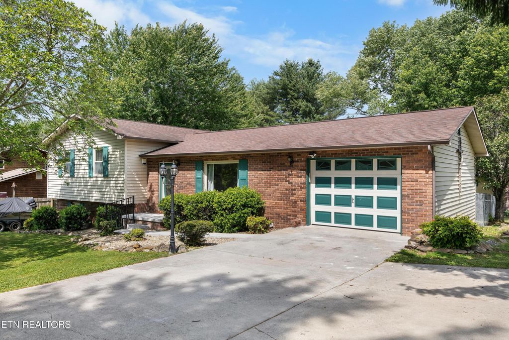 Photo of 112 Shannon Rd, Jacksboro, TN 37757 (MLS # 1339775)