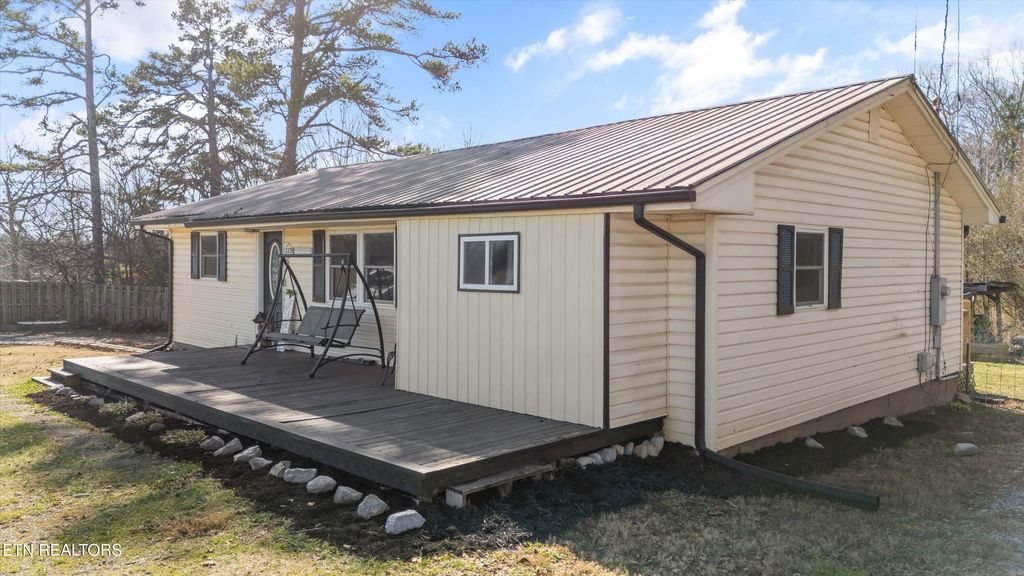 Photo of 229 Sunnyside Rd, Sweetwater, TN 37874 (MLS # 1290195)