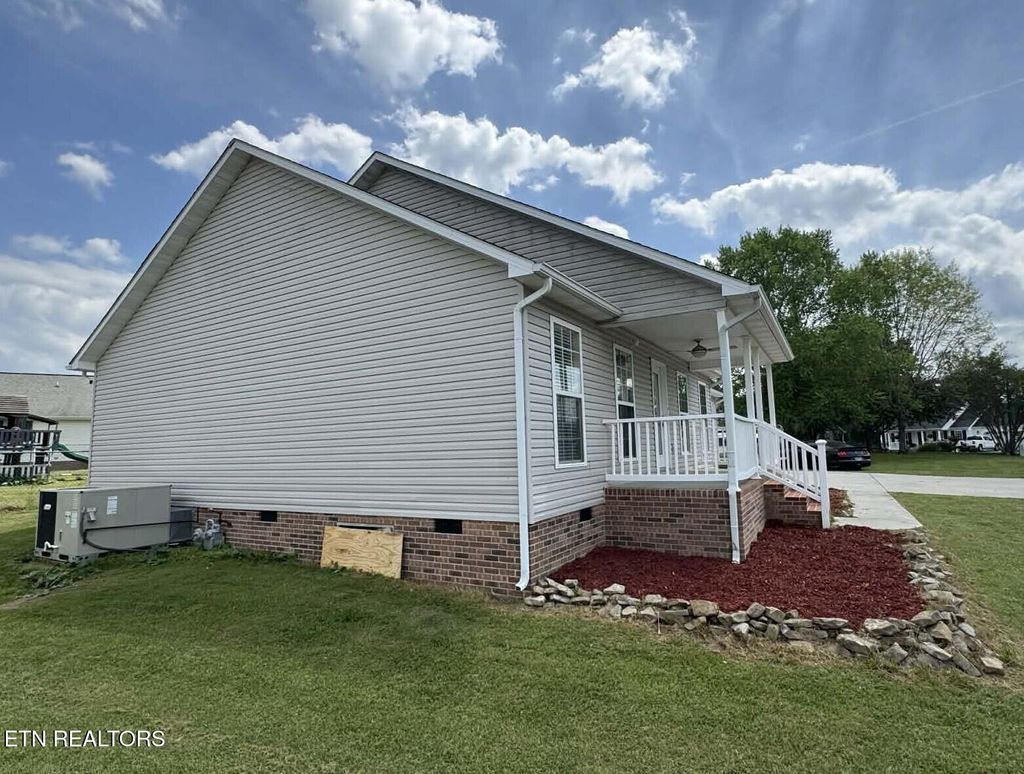 Photo of 218 Wind Chase Drive, Madisonville, TN 37354 (MLS # 1338300)