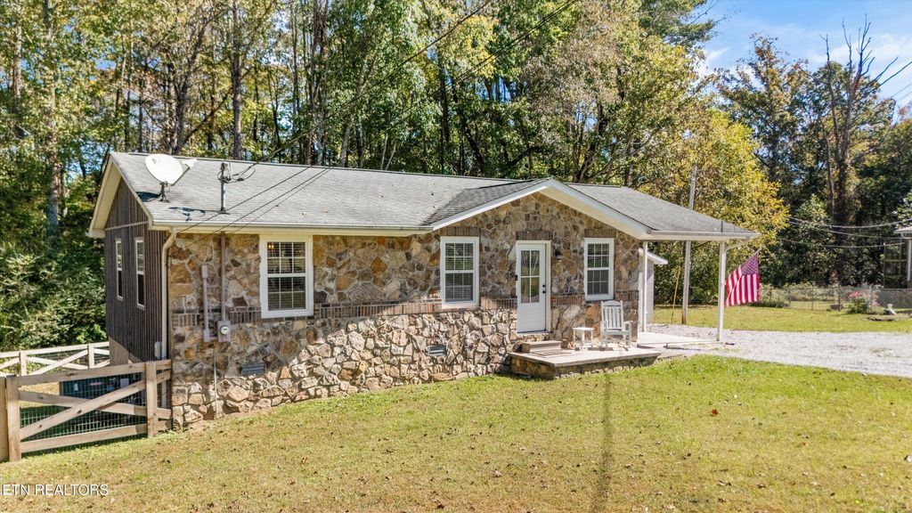 Photo of 158 Boulder Rd, Wartburg, TN 37887 (MLS # 1319273)
