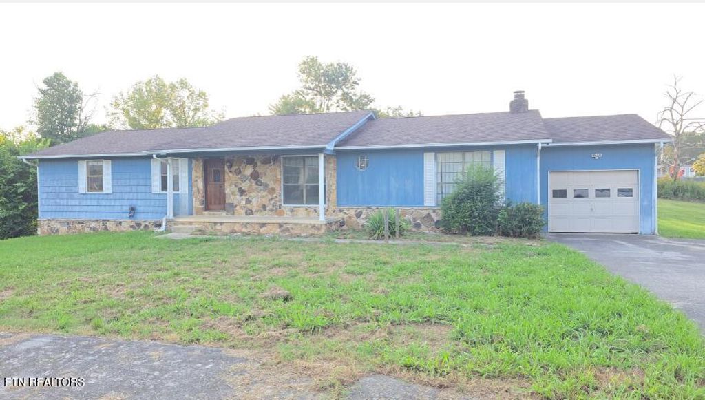 Photo of 130 Third St, Rockwood, TN 37854 (MLS # 1312098)