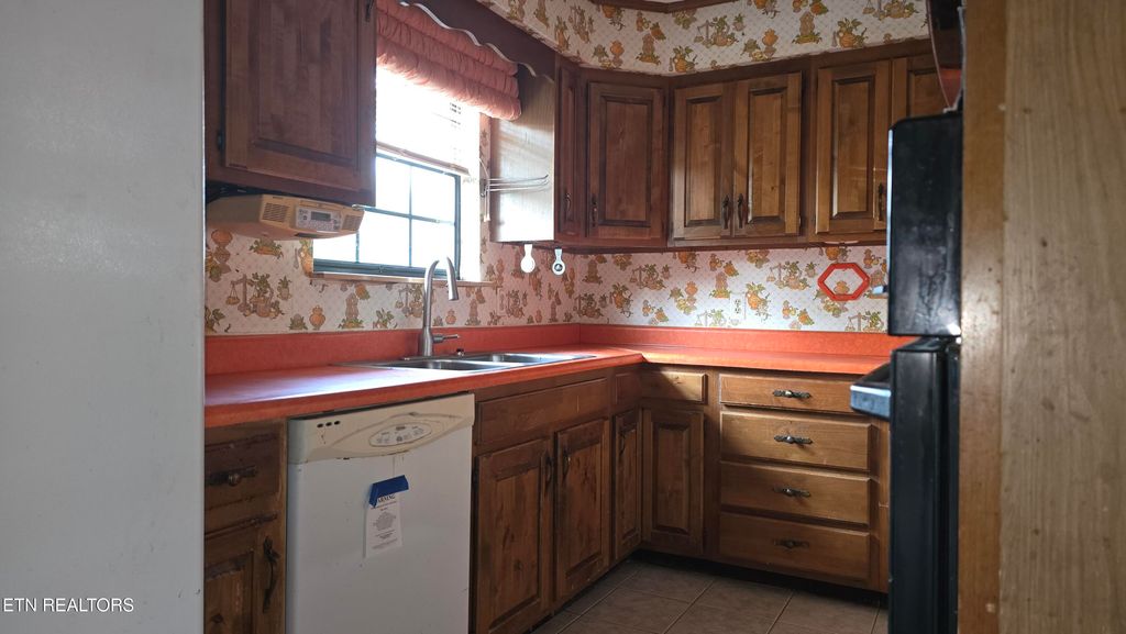 Photo of 130 Third St, Rockwood, TN 37854 (MLS # 1312098)