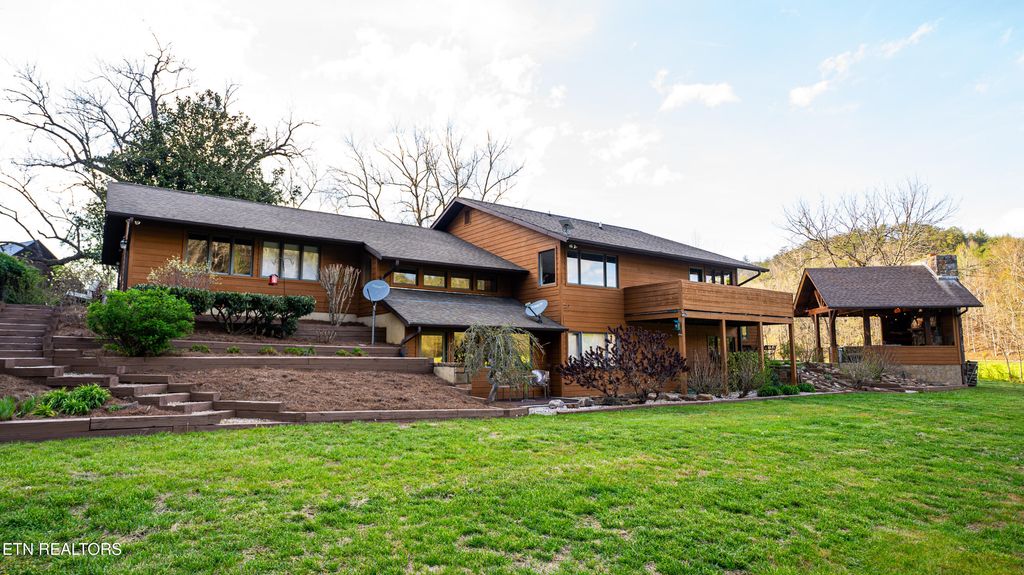 Photo of 4242 Pearl Valley Rd, Sevierville, TN 37876 (MLS # 1335810)