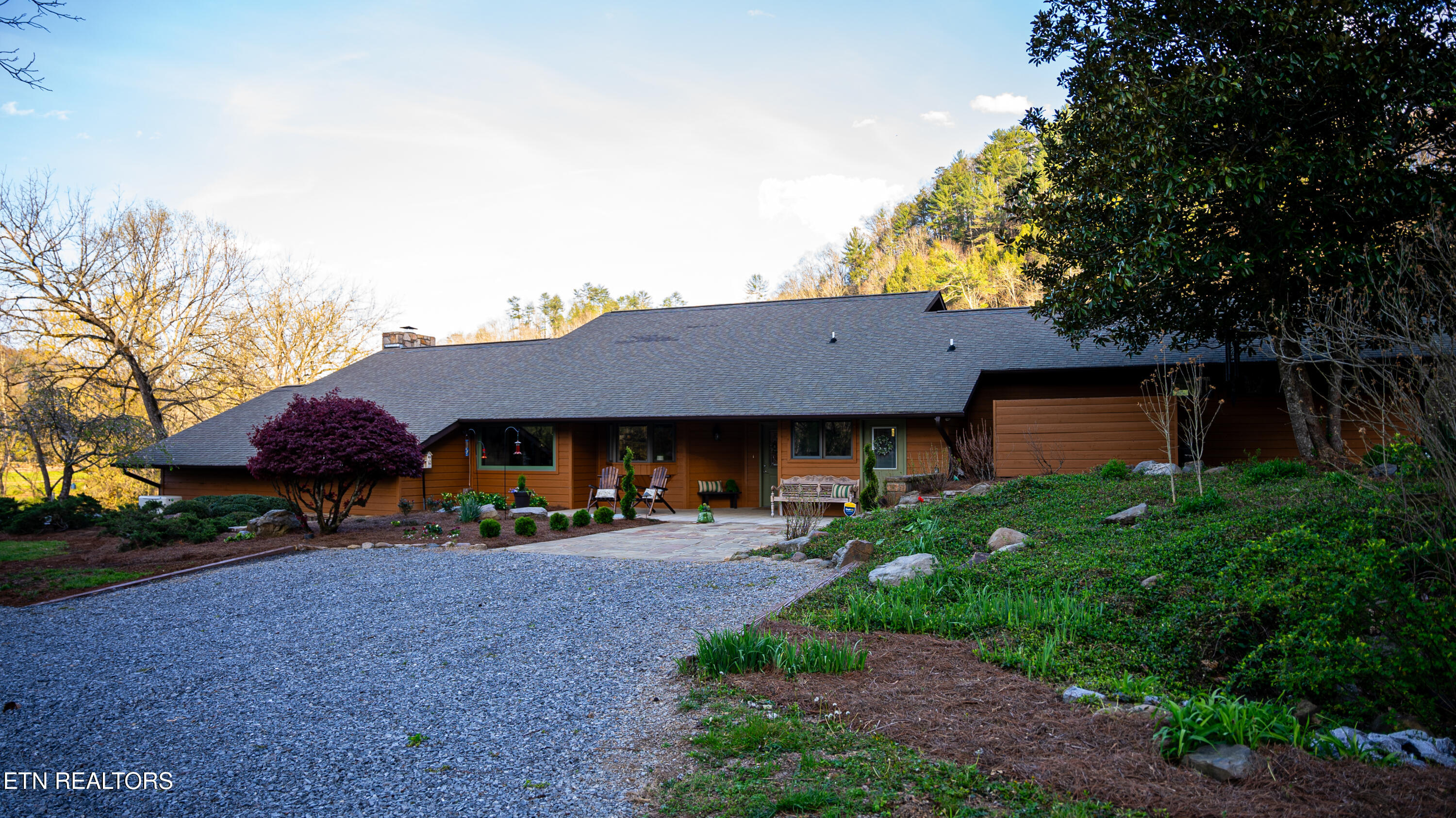 4242 Pearl Valley Rd