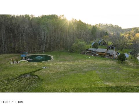 Photo of 4242 Pearl Valley Rd, Sevierville, TN 37876 (MLS # 1335810)