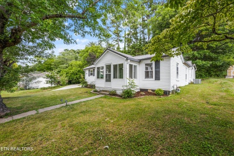 Photo of 1306 Montvale Station Rd, Maryville, TN 37803 (MLS # 1346291)