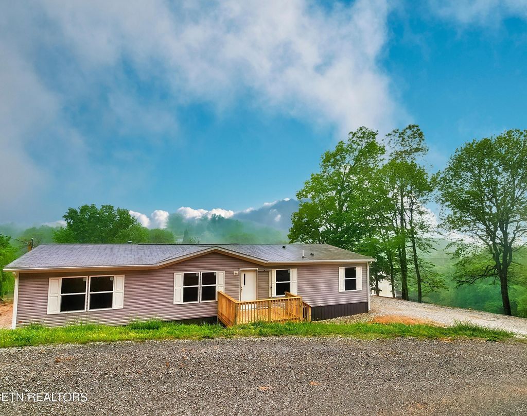Photo of 110 Cumberland Overlook Lane, Jacksboro, TN 37757 (MLS # 1298781)