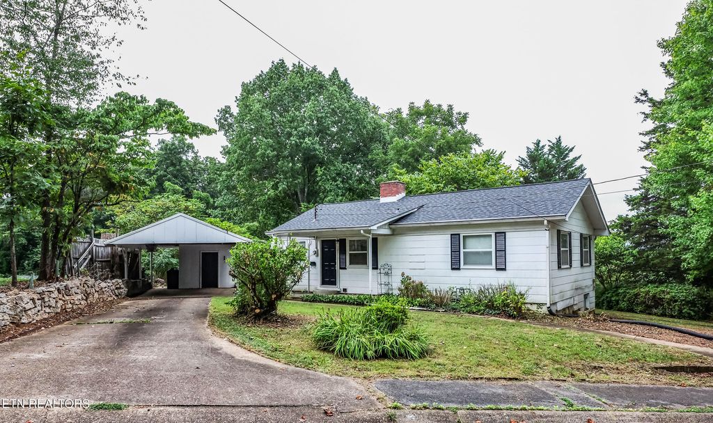 Photo of 121 Orchard Lane, Oak Ridge, TN 37830 (MLS # 1311356)