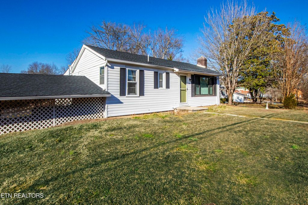 Photo of 118 Bennett Rd, Oliver Springs, TN 37840 (MLS # 1288339)