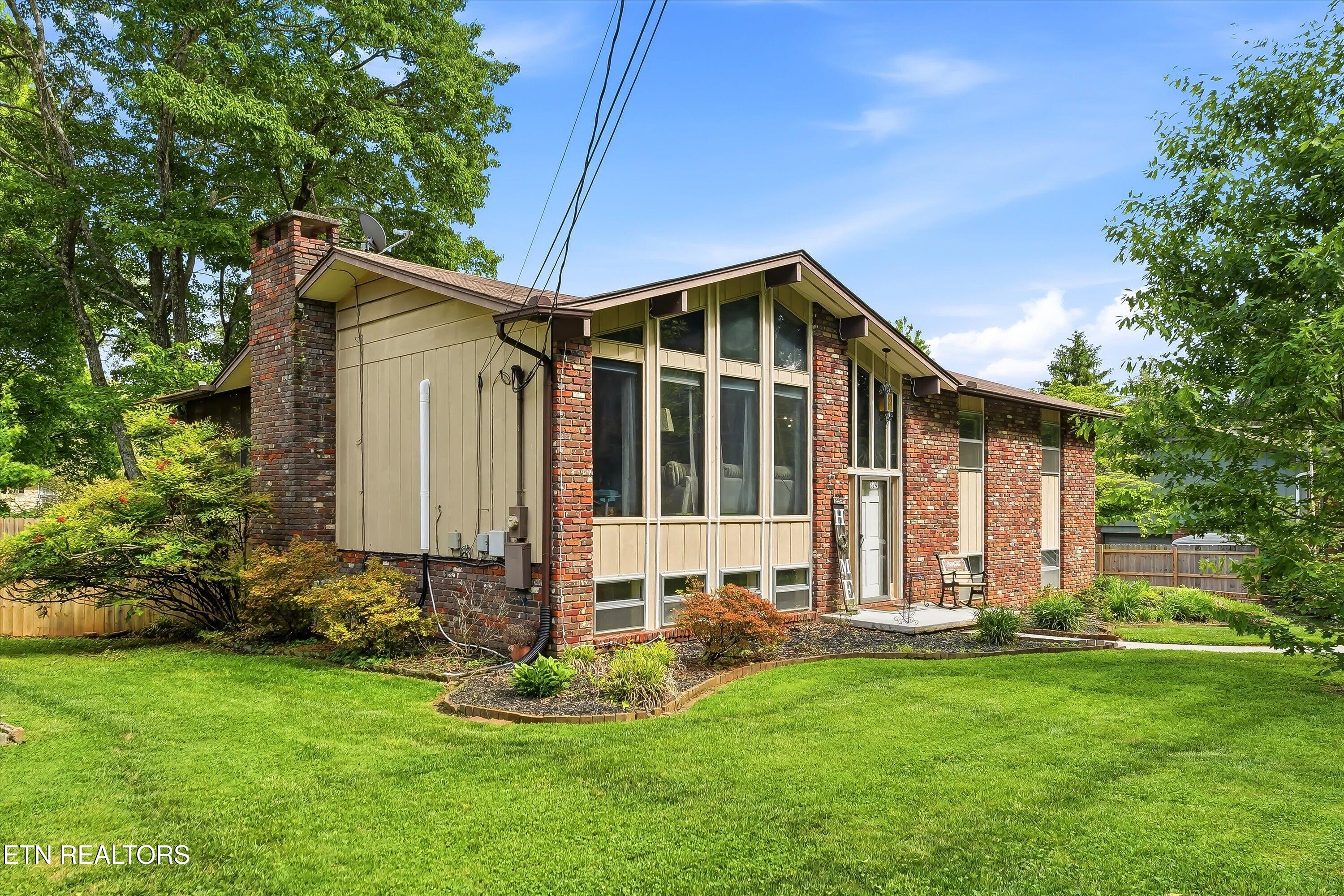 824 Sanders Rd