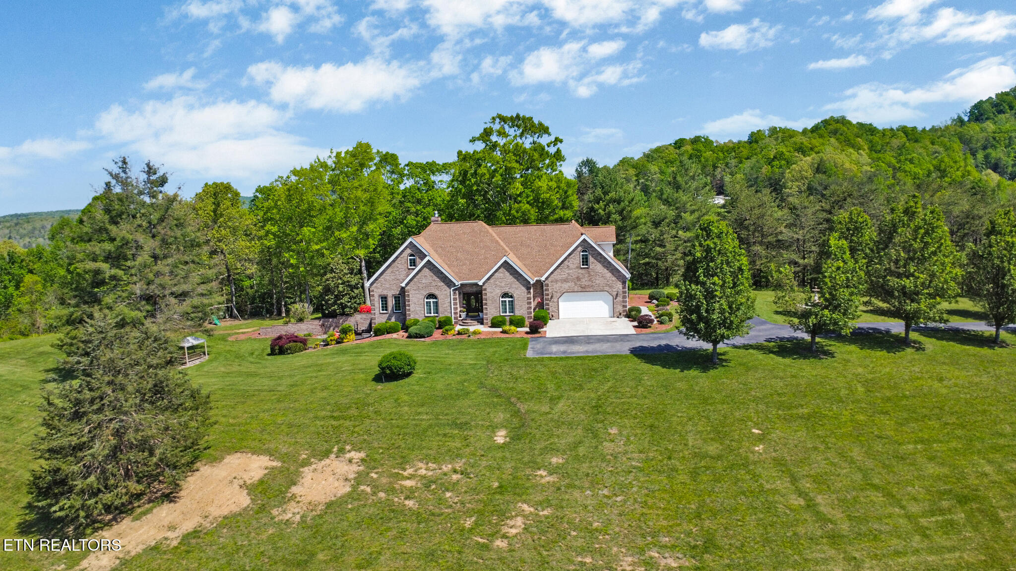 300 Lowe Rd