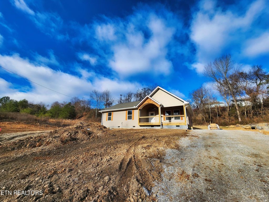 Photo of 612 W Fir St, LaFollette, TN 37766 (MLS # 1321519)