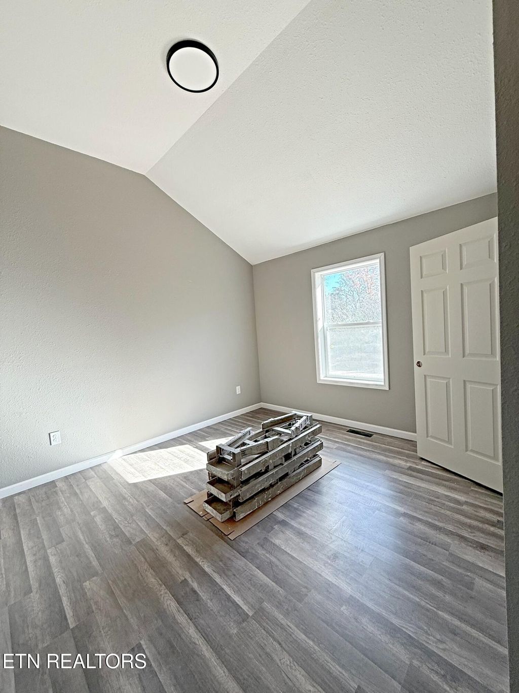 Photo of 612 W Fir St, LaFollette, TN 37766 (MLS # 1321519)