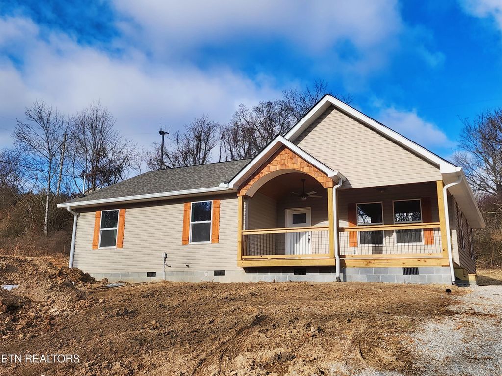Photo of 612 W Fir St, LaFollette, TN 37766 (MLS # 1321519)