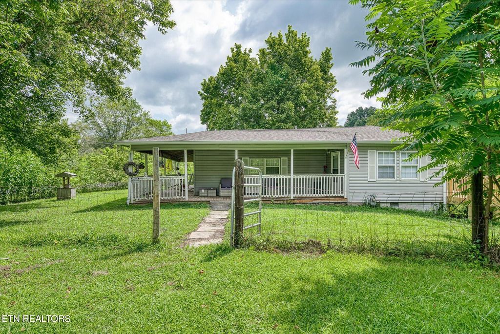 Photo of 1676 Chestnut Hill Rd, Crossville, TN 38555 (MLS # 1312138)