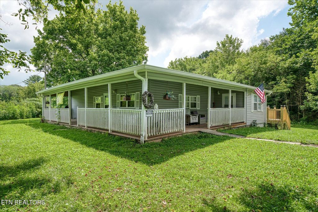 Photo of 1676 Chestnut Hill Rd, Crossville, TN 38555 (MLS # 1312138)