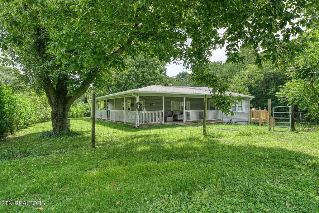 Photo of 1676 Chestnut Hill Rd, Crossville, TN 38555 (MLS # 1312138)