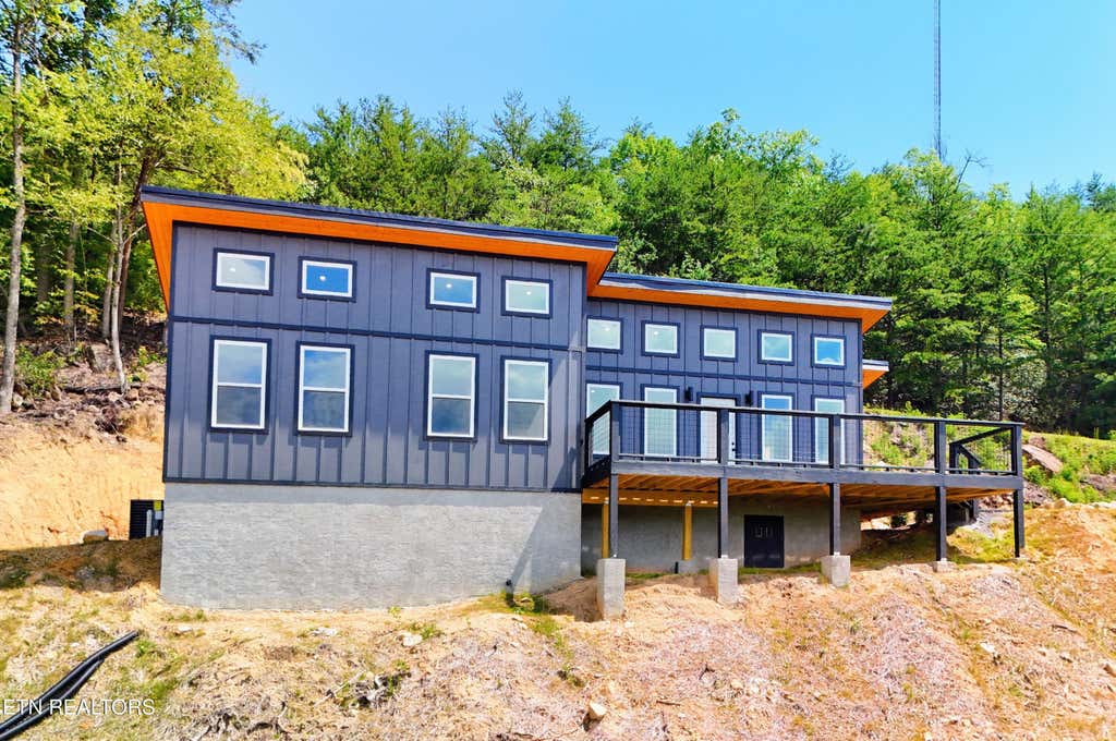 Photo of 2608 Mountain Blvd, Sevierville, TN 37876 (MLS # 1349797)