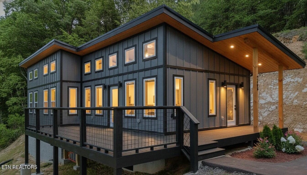 Photo of 2608 Mountain Blvd, Sevierville, TN 37876 (MLS # 1349797)