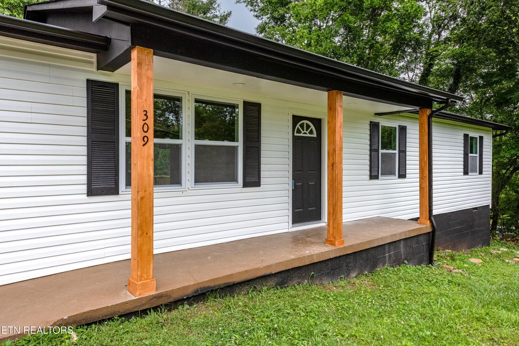 Photo of 309 Kinzalow Drive, Sweetwater, TN 37874 (MLS # 1301286)