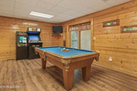 Tiny photo for 3208 White Falcon Way Way #814, Pigeon Forge, TN 37863 (MLS # 1349963)