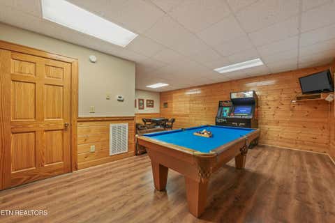 Tiny photo for 3208 White Falcon Way Way #814, Pigeon Forge, TN 37863 (MLS # 1349963)