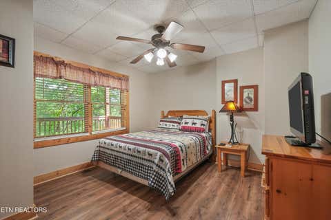 Tiny photo for 3208 White Falcon Way Way #814, Pigeon Forge, TN 37863 (MLS # 1349963)