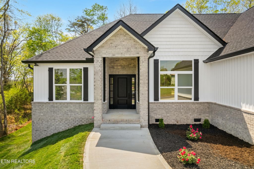 Photo of 124 Nunyu Tr, Vonore, TN 37885 (MLS # 1295097)
