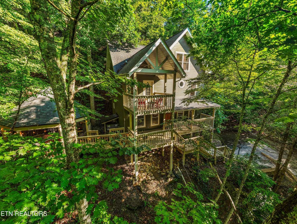 Photo of 1110 Ski Mtn Rd, Gatlinburg, TN 37738 (MLS # 1351060)