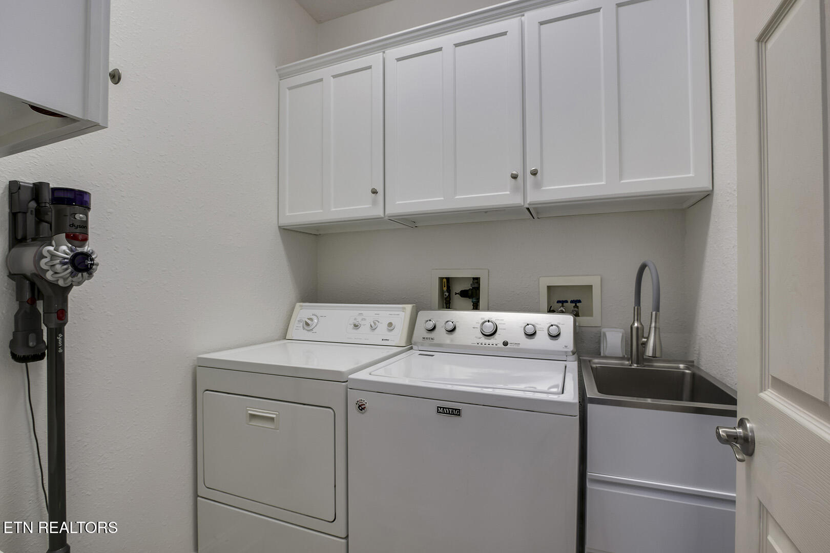 Loudon, Tennessee 37774, United States, 3 Bedrooms Bedrooms, ,3 BathroomsBathrooms,Residential,Active,149412