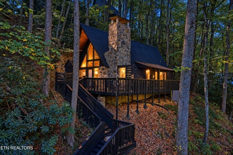 Photo of 1161 Ski Mountain Rd, Gatlinburg, TN 37738 (MLS # 1359760)