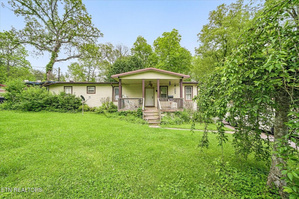 Photo of 2020 Leisure Lane, Crossville, TN 38572 (MLS # 1300896)