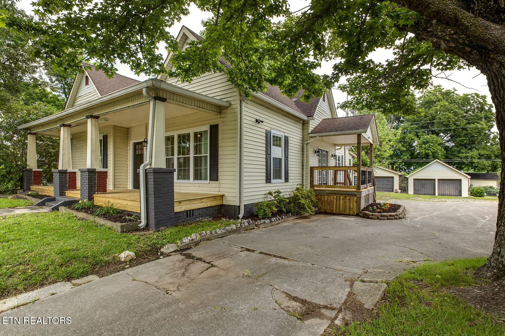 327 Ohio Ave