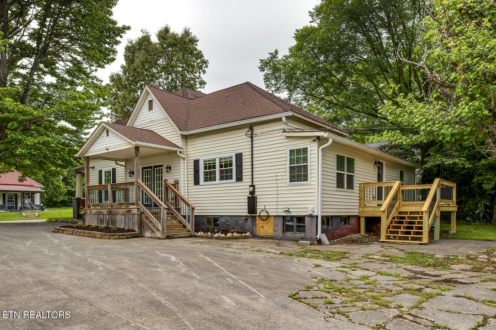 327 Ohio Ave