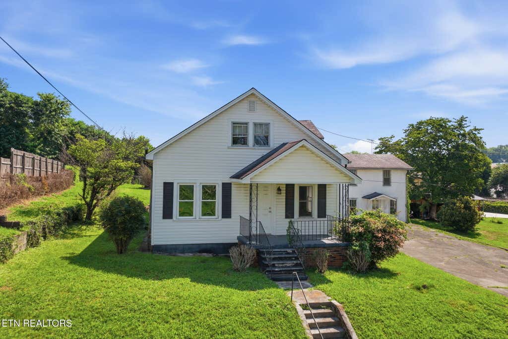 Photo of 905 Queen Ave, Harriman, TN 37748 (MLS # 1347196)