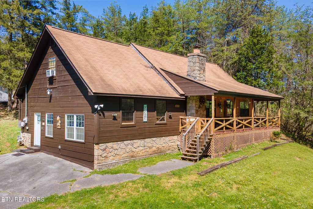 Photo of 833 Union Hill Drive, Sevierville, TN 37876 (MLS # 1321363)