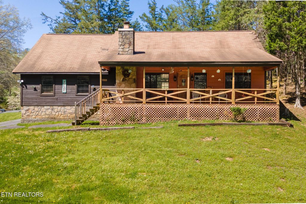 Photo of 833 Union Hill Drive, Sevierville, TN 37876 (MLS # 1321363)