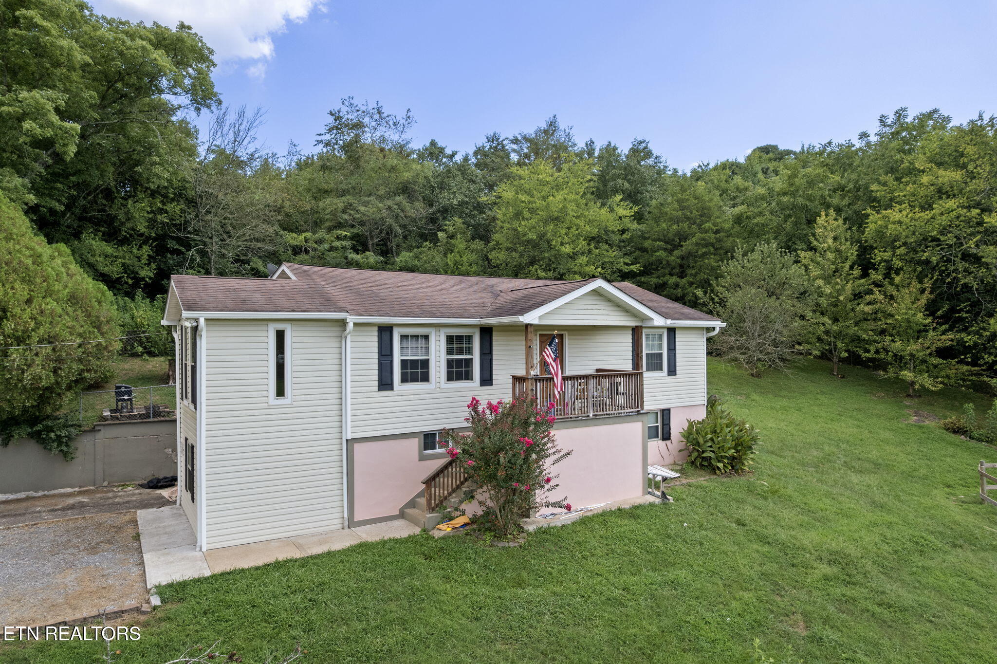 1192 Lakeview Rd