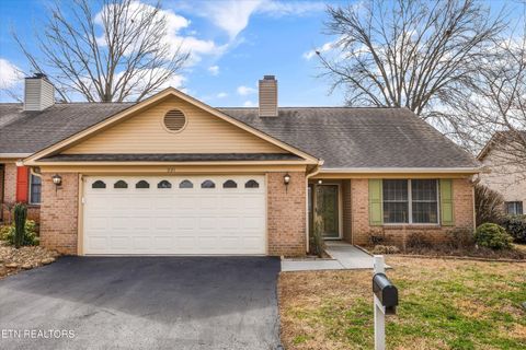 Photo of 921 Portsmouth Circle, Maryville, TN 37803 (MLS # 1331316)