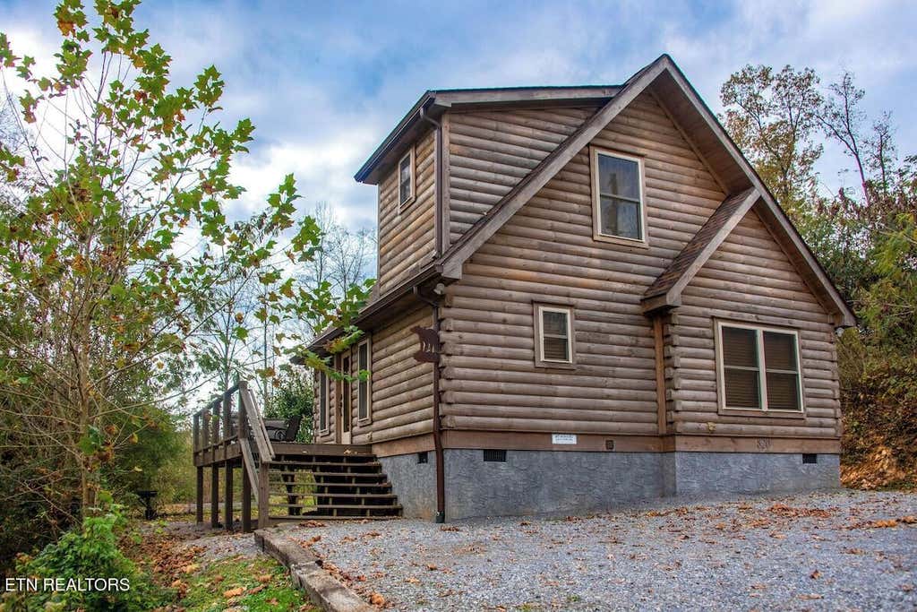 Photo of 820 Crest View Drive, Gatlinburg, TN 37738 (MLS # 1349417)