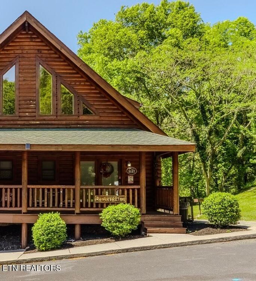 Photo of 3127 Smoky Ridge Way, Sevierville, TN 37862 (MLS # 1338694)
