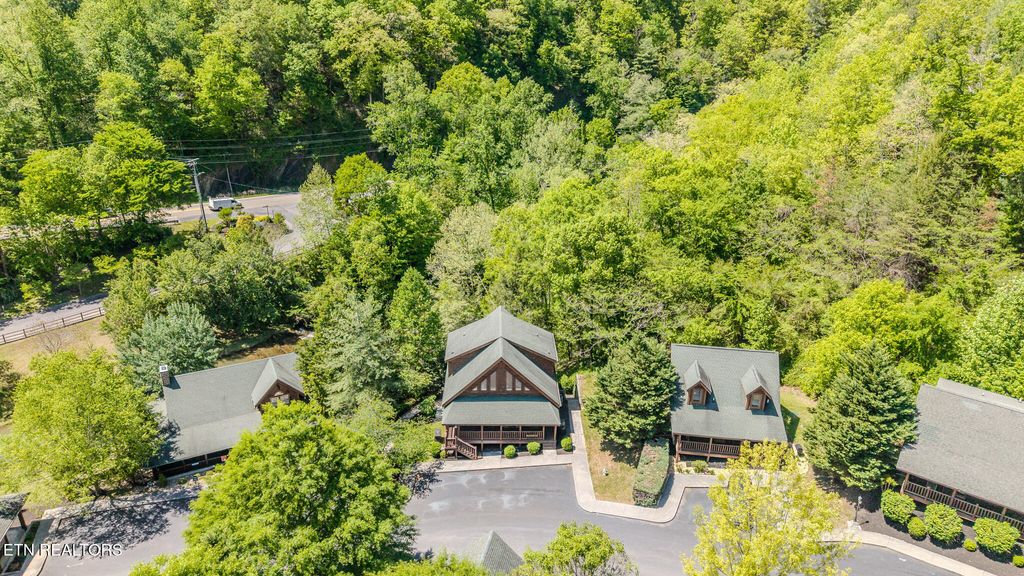 Photo of 3127 Smoky Ridge Way, Sevierville, TN 37862 (MLS # 1338694)