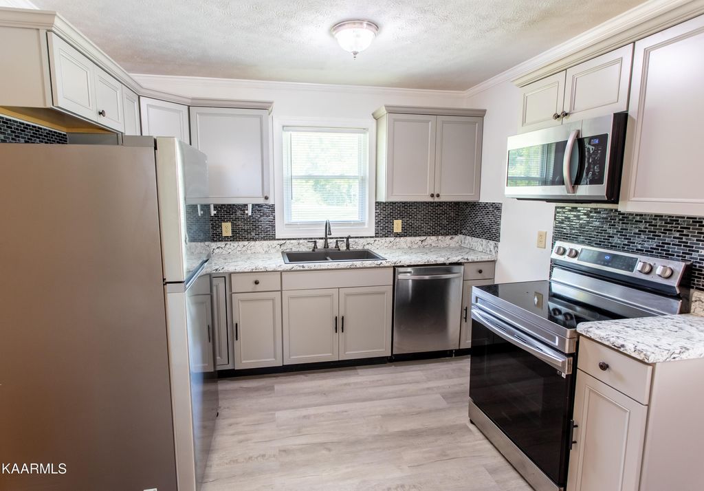 Photo of 5933 Knoxville Hwy, Oliver Springs, TN 37840 (MLS # 1227946)