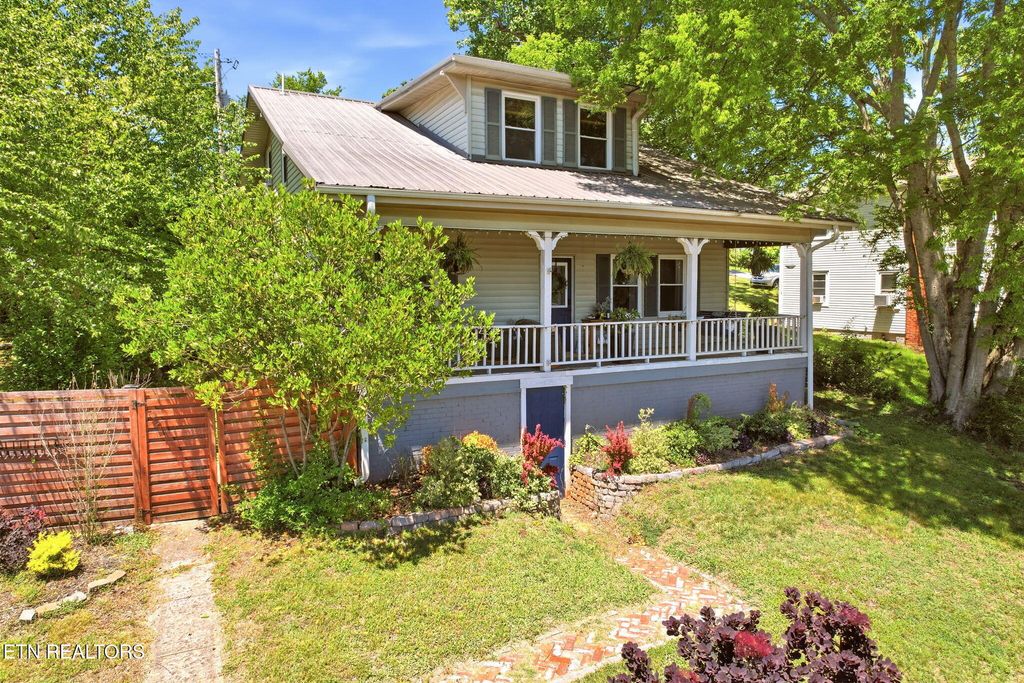Photo of 971 Maple St, Alcoa, TN 37701 (MLS # 1328022)
