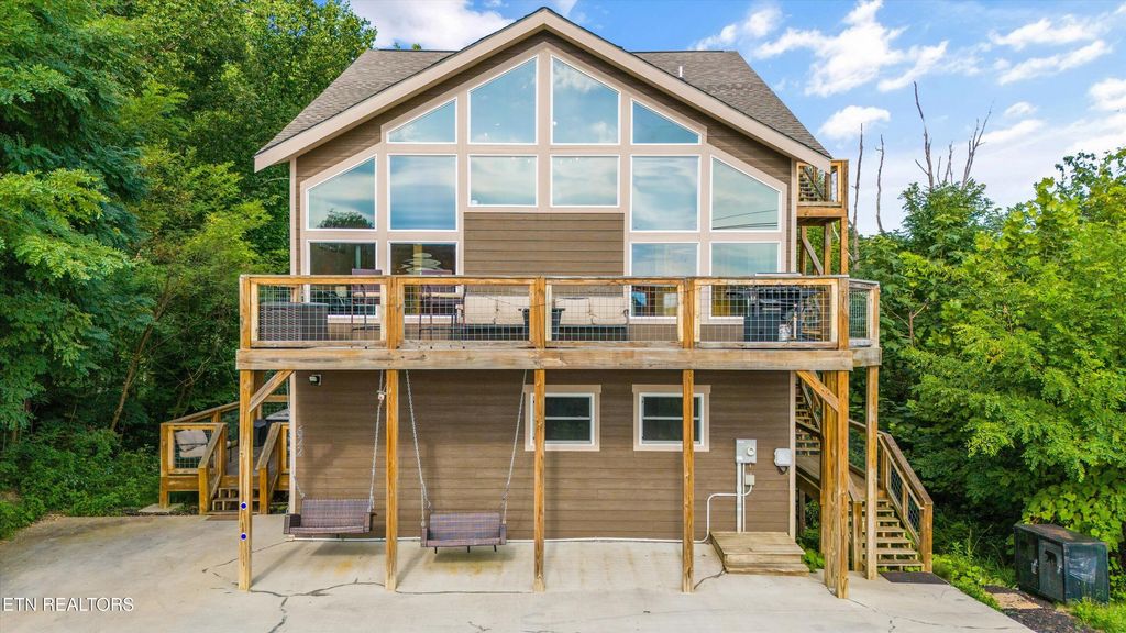 Photo of 622 Wiley Oakley Drive, Gatlinburg, TN 37738 (MLS # 1296461)